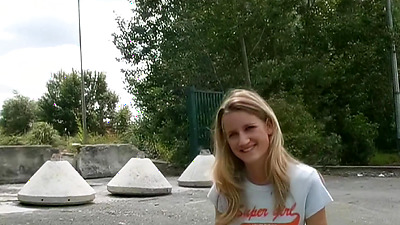 blonde 19 years babe shows panty outdoor