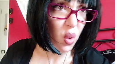 stepmom show you her squirt while she see ya jerk off