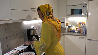 Horny Stepson Fucked His Big Arse Arab Stepmom In Hijab
