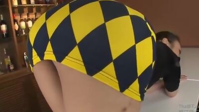 Sexy Japanese MILF in Tight too Short Miniskirt ! Upskirt Shame on her !