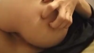 Masked hottie jilling off