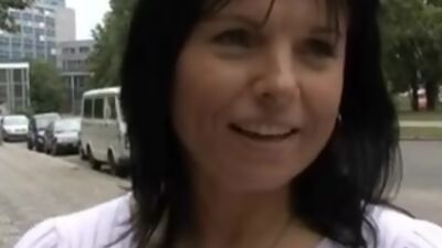Flawless mother i'd like to fuck 40+ for cash