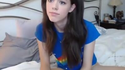 Cute brunette teen babe with nice ass posing on webcam