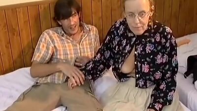 Hairy mature lady gets her asshole deep fucked