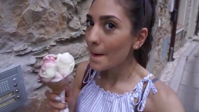 Julie Hall italian youtuber