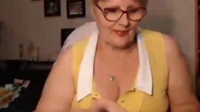 Fat Granny Flashes Her Asshole on Cam