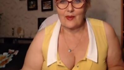 Fat Granny Flashes Her Asshole on Cam