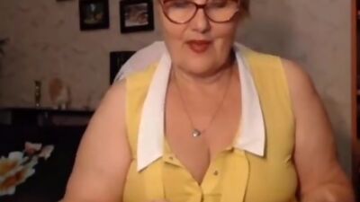 Fat Granny Flashes Her Asshole on Cam