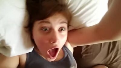 Highschool Girl Orgasms for the first Time!!