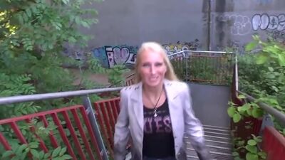 German amateur gets fucked in the park