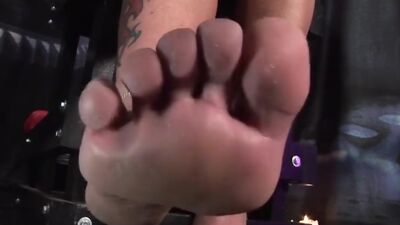 Curvy dominatrix is in controll