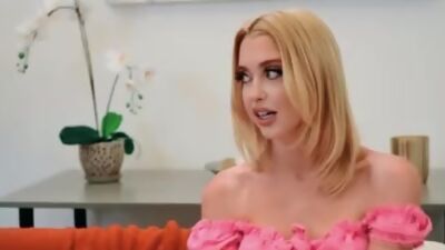 Love Ryan and her curvy, full body! The ultimate MILF!