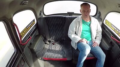 Bigtit cabbie publicly pounded on backseat by passenger