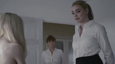 Kinky les beauties finger before strapon fucking in couple