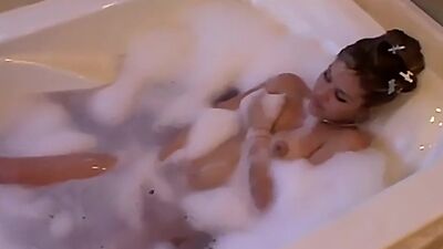 Teen topanga rubs pussy in bathtub