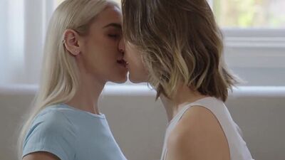 Anny Aurora didnt expect to have sex with Delilah Day and orgasm