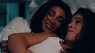 Trans stepmom Ariel Demure licks and fucks babe stepdaughter