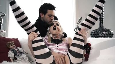 Goth anal whore Chloe makes Small Hands happy