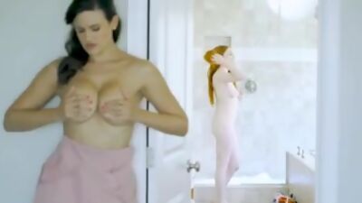 Stepdaughter licks her stepmoms clit after a hot cold shower