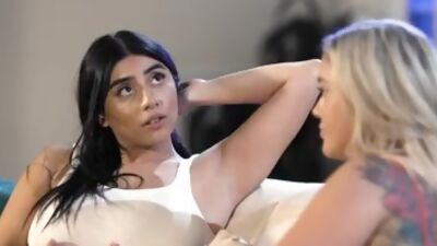 Big ass Kali Roses tries lesbian sex with curvy best friend Violet Myers