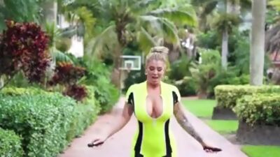 This lucky stud gets to test this milfs twerking to the test