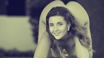 Sweet MILF Kailena reveals amazing curved body and posed totally naked