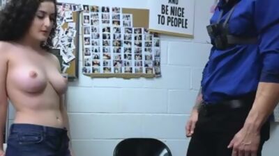 Billy slides his prick in Lyra's pussy