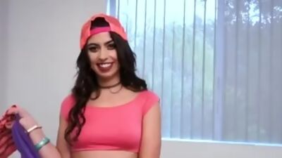 Desperate Hottie Twerks for Fame