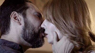 Boyfriend ask his girlfriend to comfort her lonely dad and she agrees