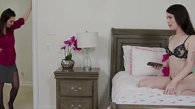 Busty stepmom RayVeness ass rimming stepdaughter Evelyn Claire