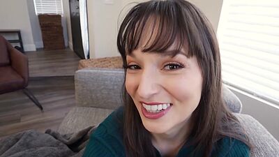 Big boobed MILF stepmother Lexi Luna knows the best way to stay warm