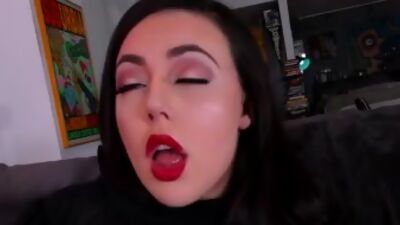 Glamorous cocksucking goddess fingers herself