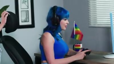 The distraction is Charly touching and eating out Jewelz's pussy