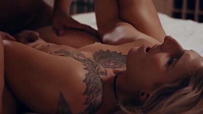 Thick trans beauty rimmed and barebacked in erotic couple