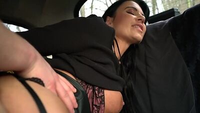 Bigbutt euro cabbie rides her passenger before doggy sex