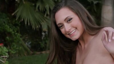 Sexy curvy MILF Chandler South drops her clothes and posed totally naked