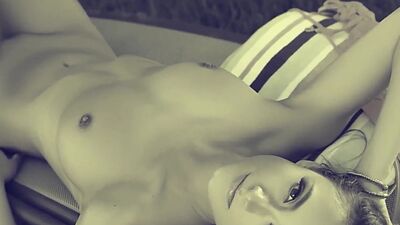 Sexy curvy MILF Chandler South drops her clothes and posed totally naked