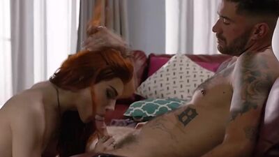 Slut shemale lets her new boyfriend bareback her wet ass