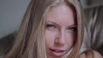 Babes - The Right Touch, Angelica