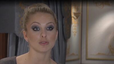 Vintage bargirls Jaclyn Swedberg and Danielle Mathers reveal their big tits