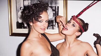 Vintage bargirls Jaclyn Swedberg and Danielle Mathers reveal their big tits