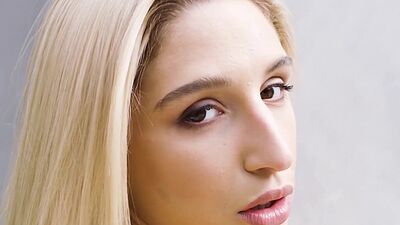 Abella Danger reveals her huge ass before Latina Alina Lopez showed butt