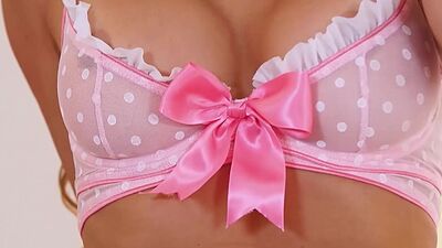 Big ass MILF Abigail Mac amazing solo posing after passion posing action