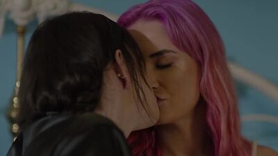 TS brunette fucks the pussy of her busty pink haired friend