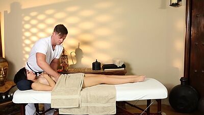 Hot massage ended with perfect blowjob by hot big tits client Alexis Blaze