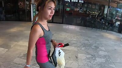 Petite amateur Thai teen Bee alpinist wants to reach the top