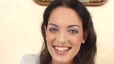 Closeup teen masturbates with fingers n dildo and gapes cunt