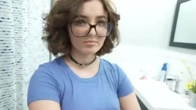 Leana Lovings strips and starts teasing her stepbrother