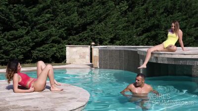 Hot threesome rimming with brunette Latina Penelope Cum and Zoe Doll