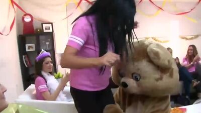 Real CFNM ebony giving head to stripper